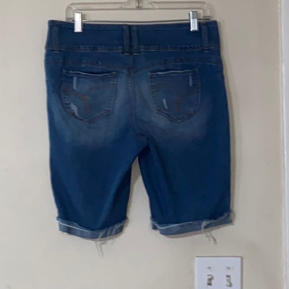 Curvy Fit YMI Women Shorts Size 13/31 - Picture 3 of 9